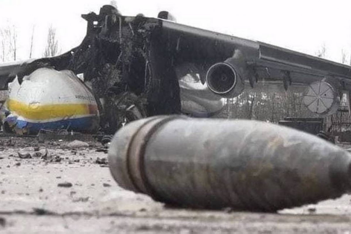 TV estatal russa exibe resto da Antonov-225 após bombardeio