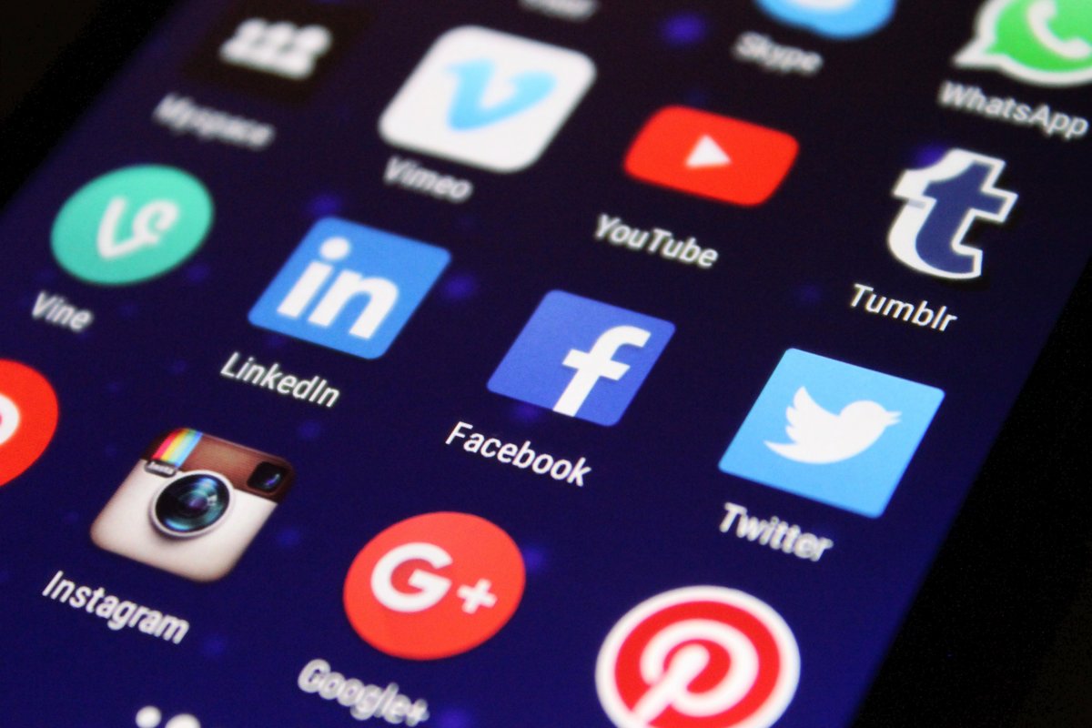 Para censurar cobertura da guerra, Rússia bloqueia Twitter e Facebook