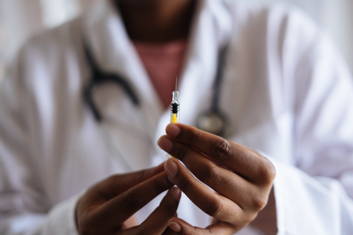 Estudos com vacina única contra Covid-19 e gripe são promissores, diz Butantan 