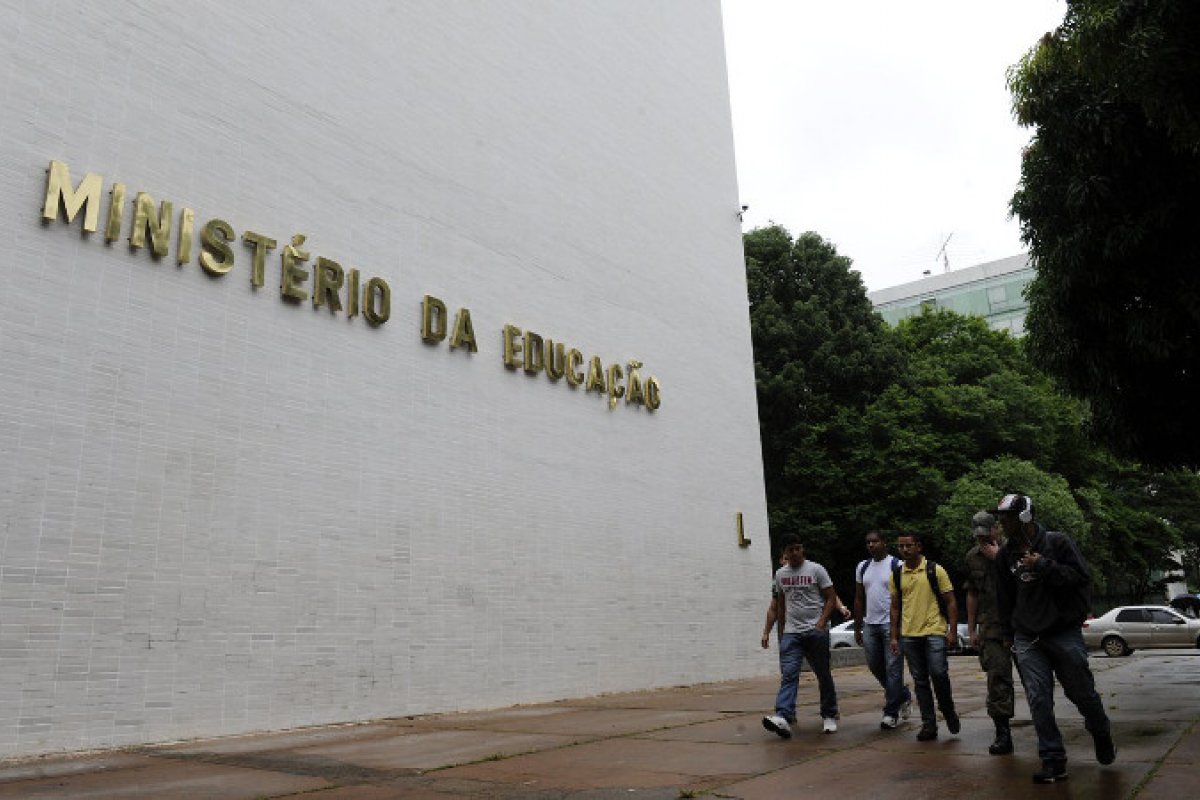 MEC afirma que remanejou próprios recursos para recompor orçamento
