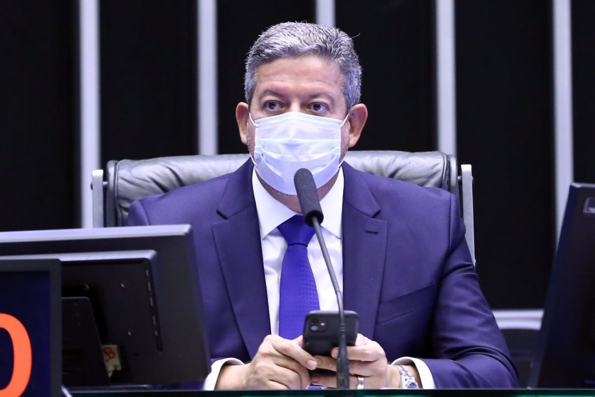 Presidente da Câmara dos Deputados suspende retorno presencial das atividades