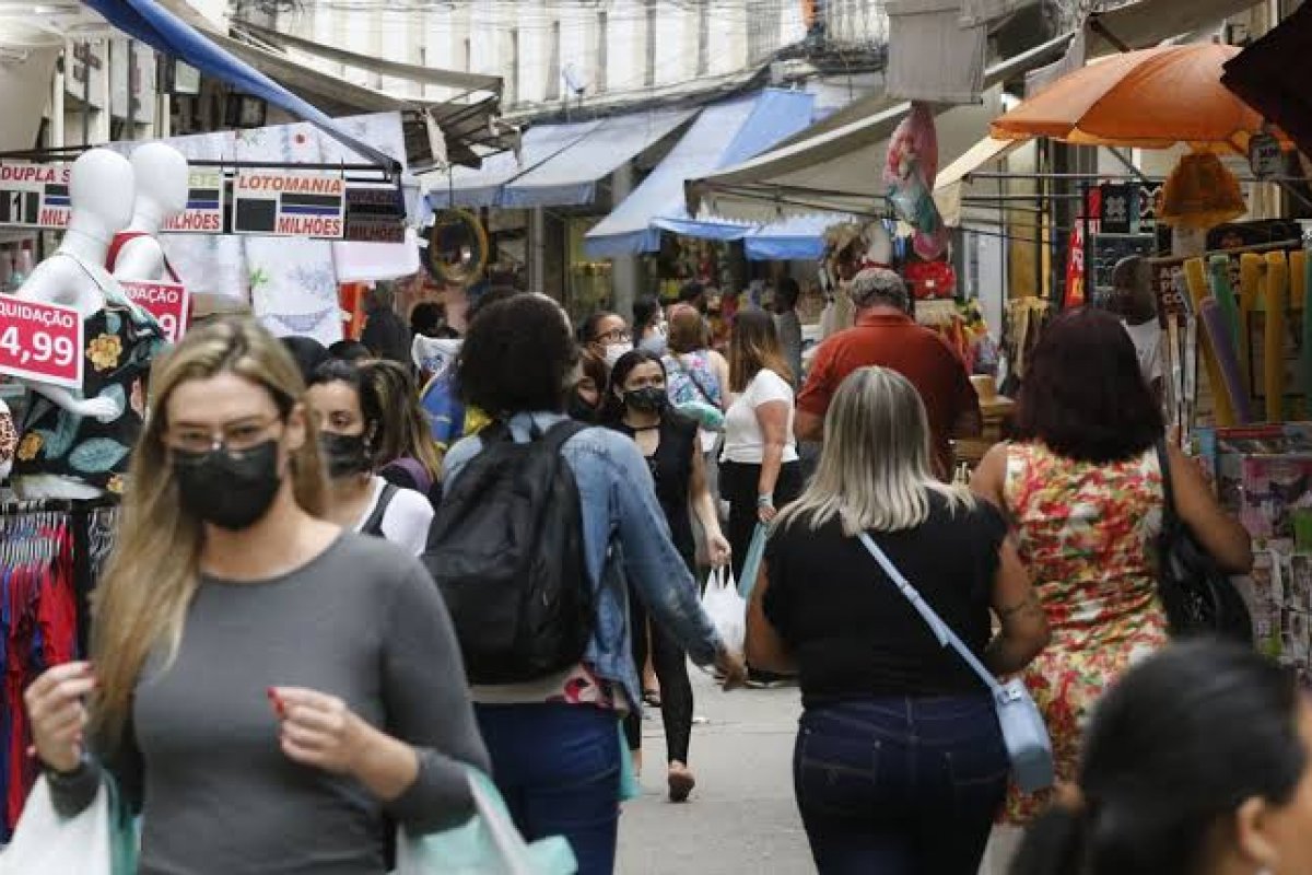 Confiança do empresário do comércio retrai 2% em fevereiro