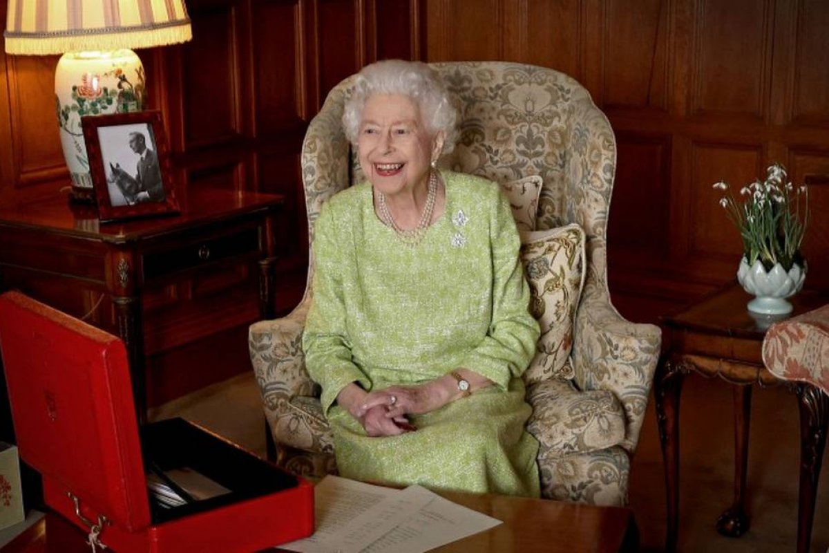 Rainha Elizabeth decide nunca mais morar no Palácio de Buckingham, revela jornal inglês 