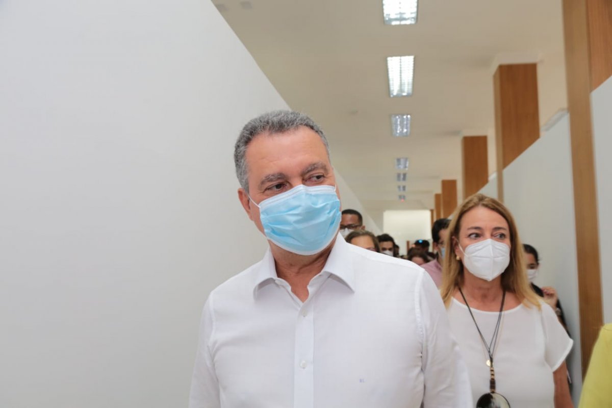 Rui culpa governo federal por gasolina à R$ 8 na Bahia