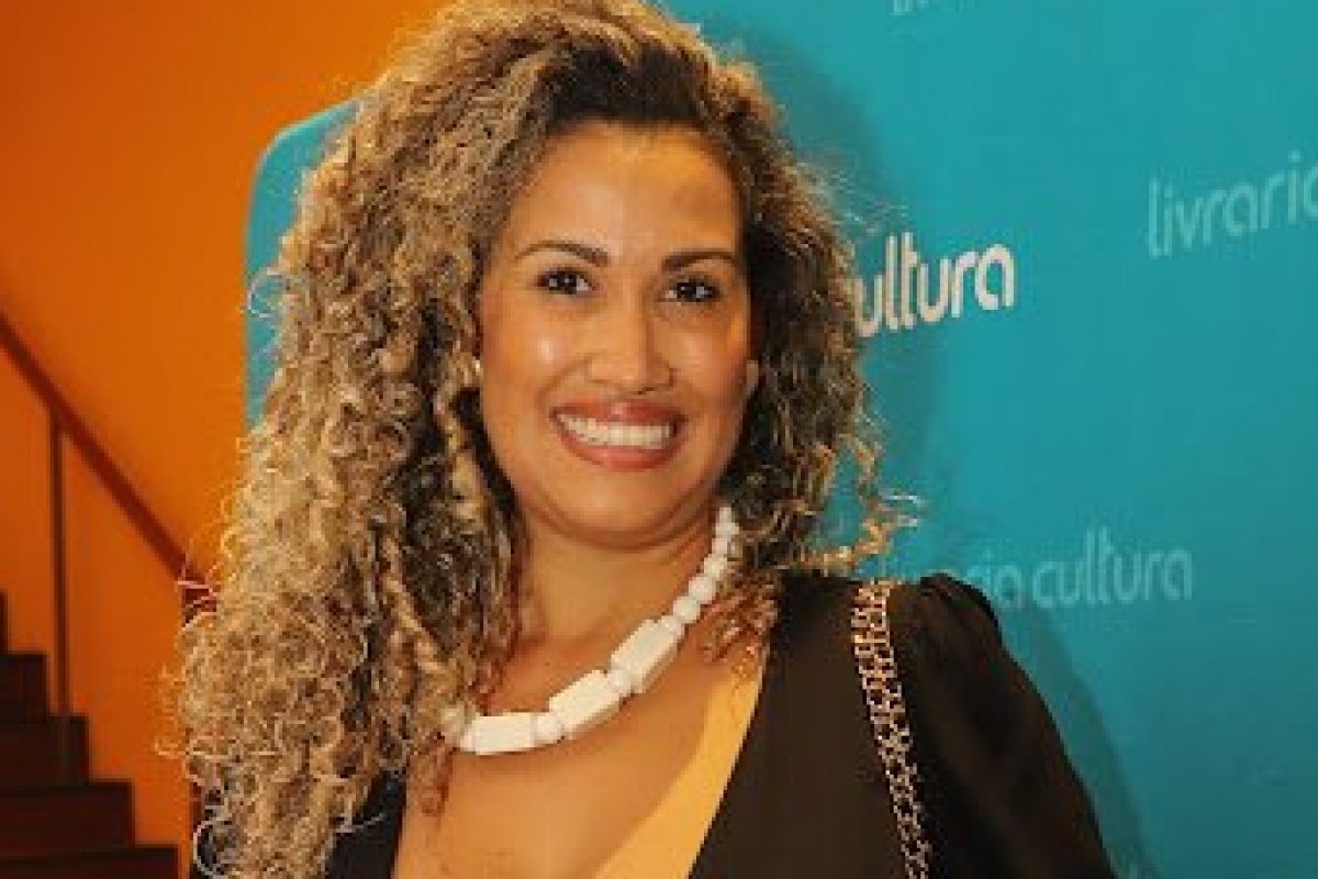 Especialista em beleza natural participa da 2ª edição do livro "As donas da p**** toda"  