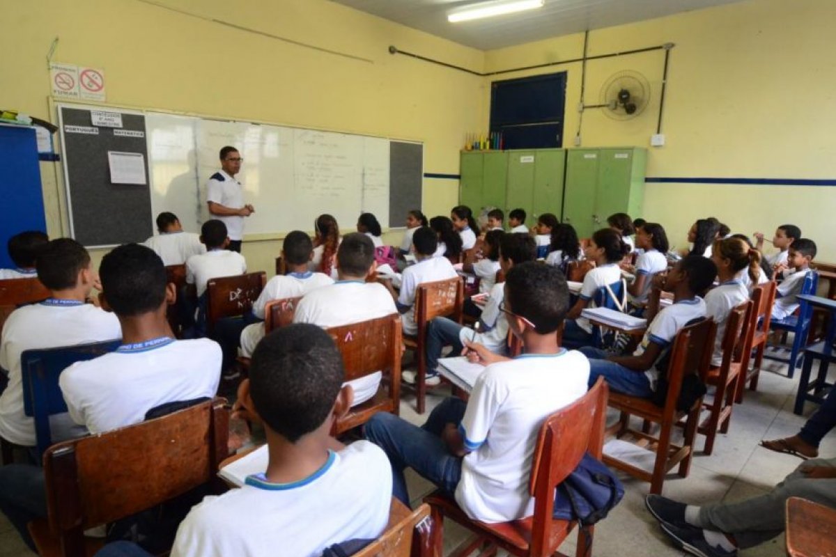 Investimento baixo em educação