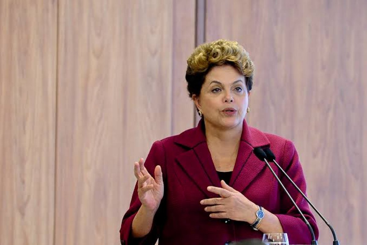 Dilma e Mourão se encontram na posse de Gabriel Boric, no Chile