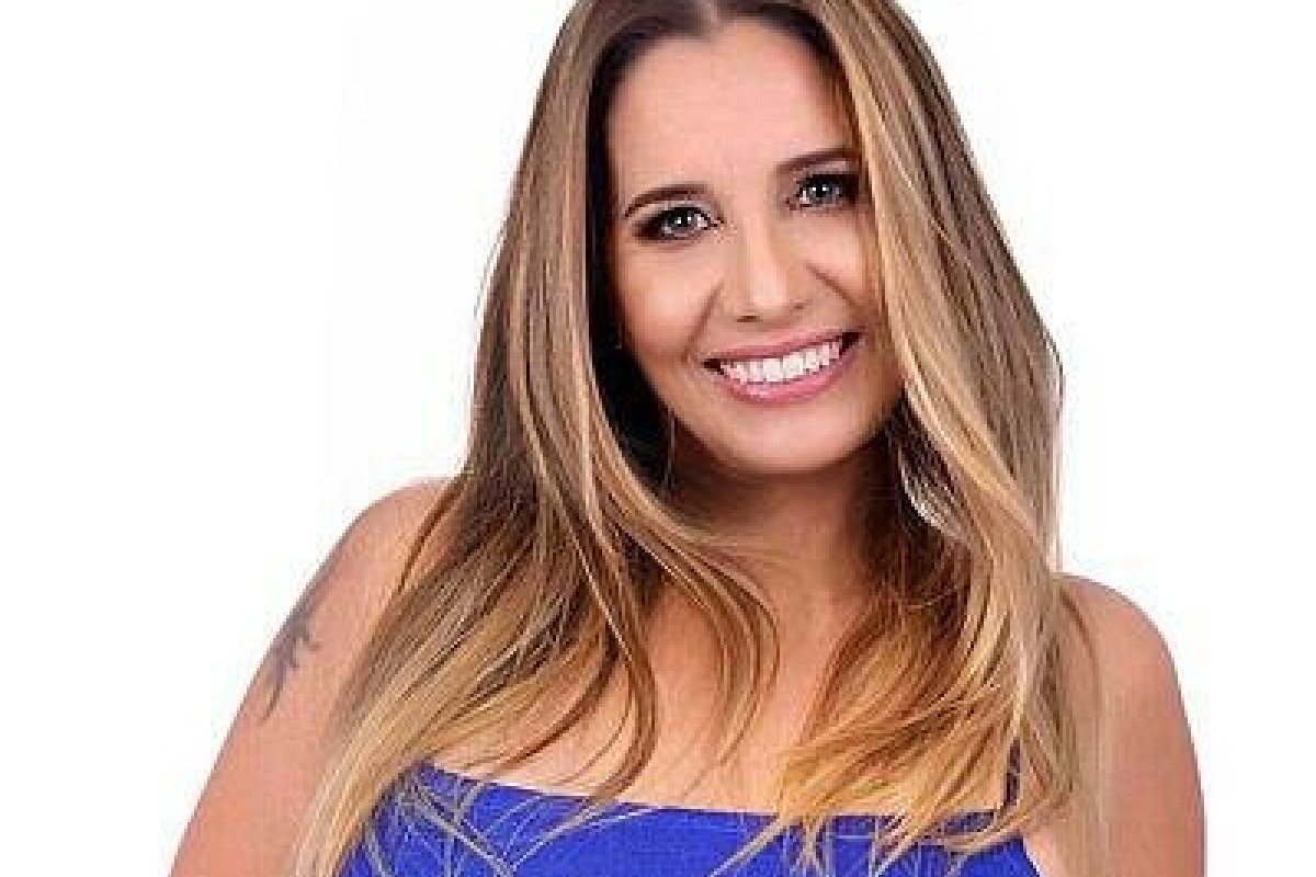 Com sua voz marcante, Sarajane recebe convidadas especiais em show no Pelourinho que homenageia às mulheres! 