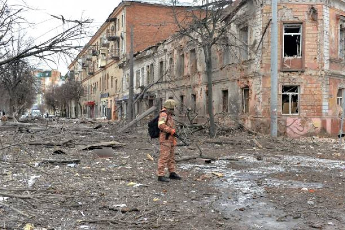 Ucranianos enfrentam frio e fome em Mariupol, cidade sitiada pelos russos