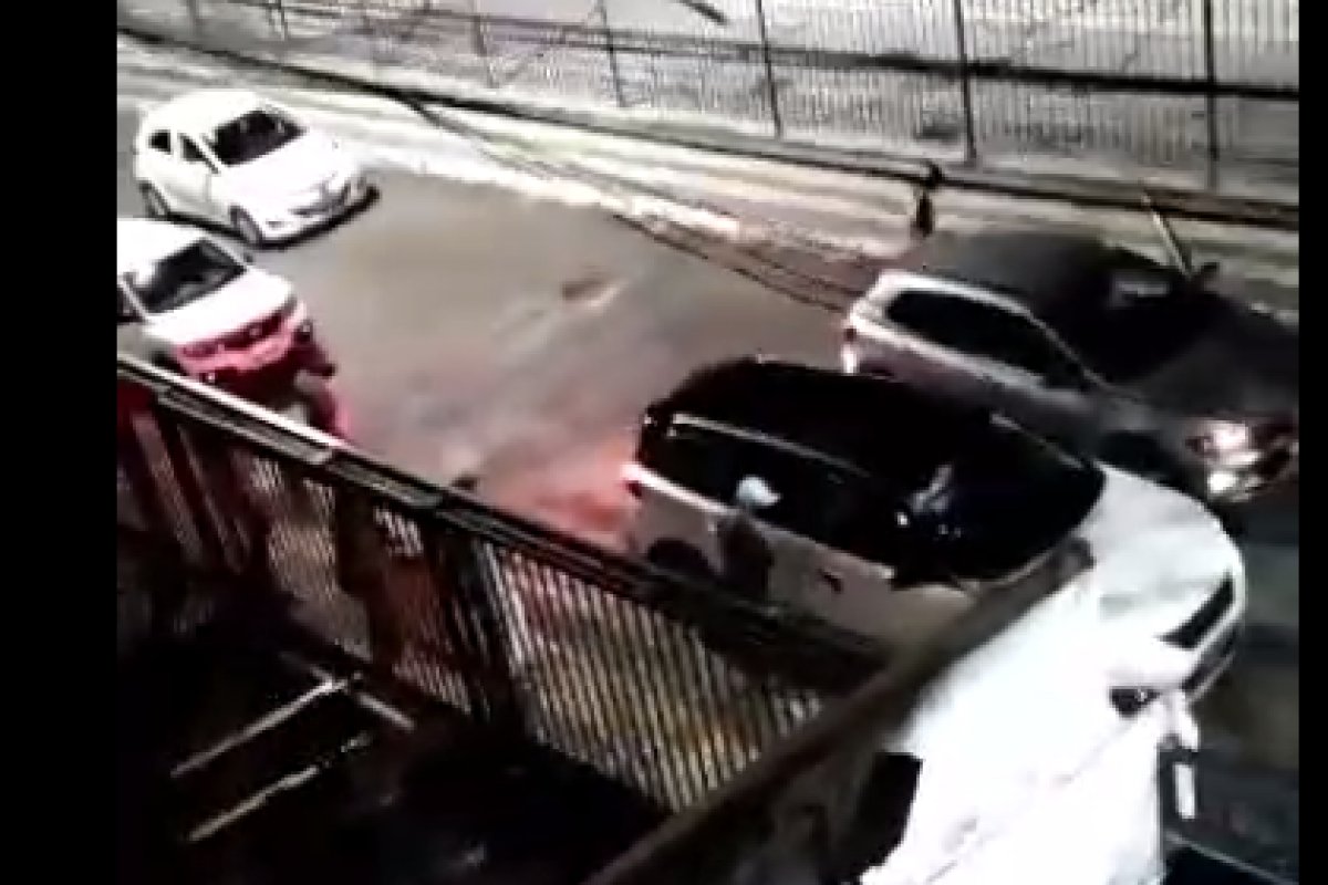 Vídeo: Homens roubam carro no Horto Florestal, em Salvador 