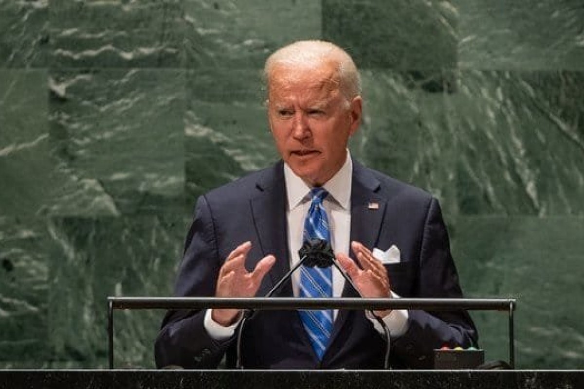 Joe Biden afirma que EUA vai parar de importar vodka, diamante e caviar da Rússia por ataque à Ucrânia 