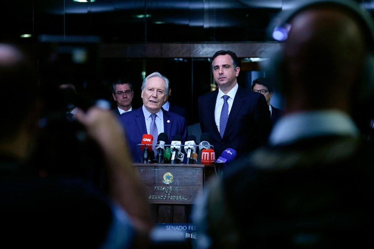 Pacheco instala comissão para atualizar lei do impeachment 