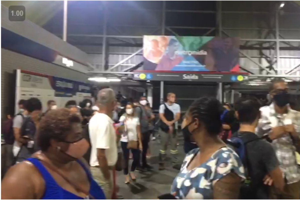 Vídeo: problema técnico interrompe funcionamento do metrô de Salvador