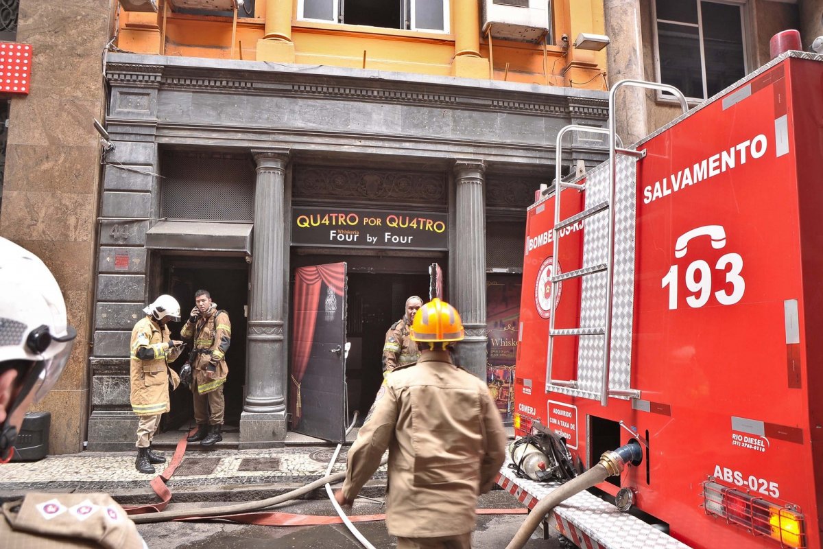 Morre o quarto bombeiro que atuou no incêndio no Rio de Janeiro
