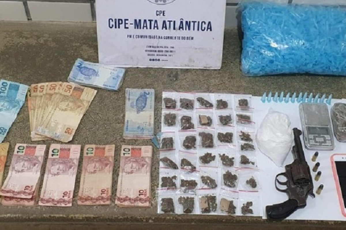 Polícia prende três homens suspeitos de tráfico de drogas no sul da Bahia