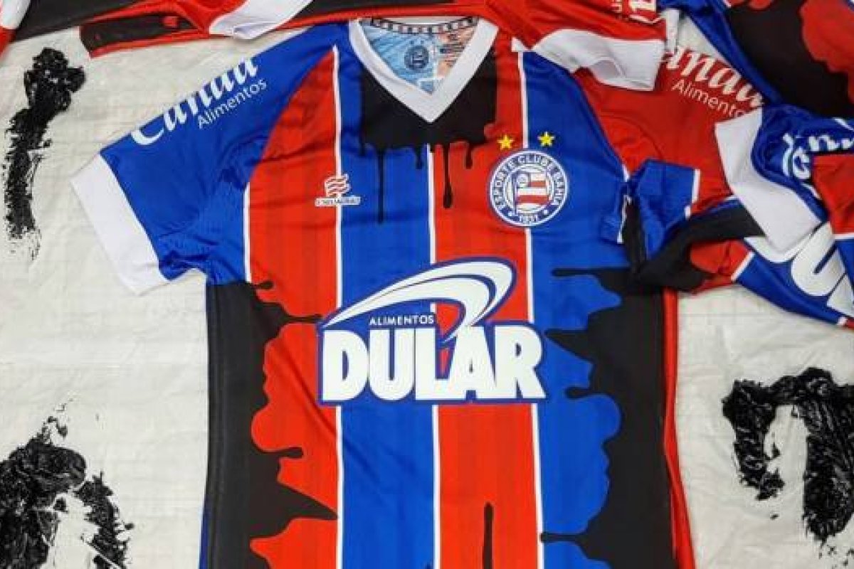 Em protesto às manchas de óleo, time do Bahia adota uniforme personalizado