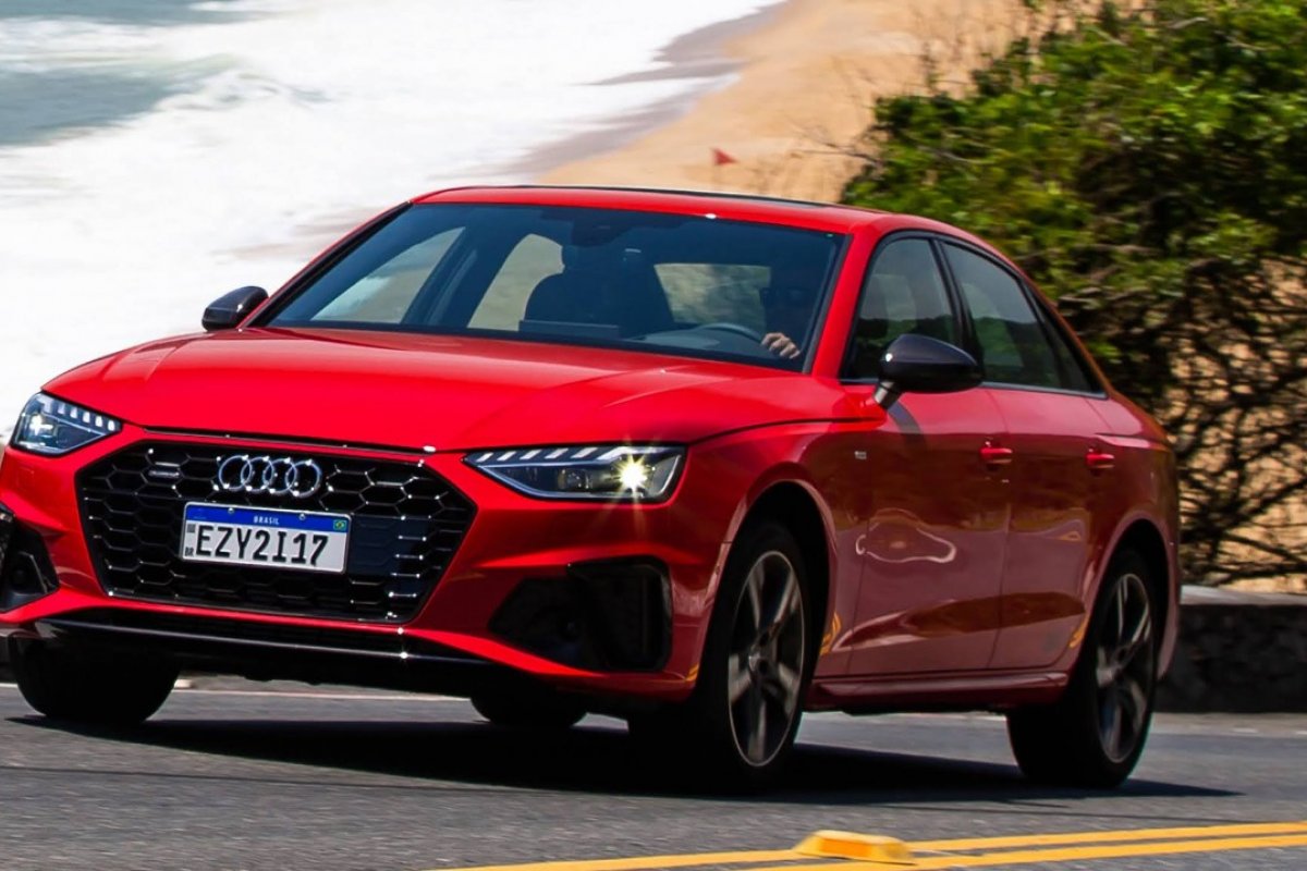 AUDI A4 e A5 chegam à linha 2022 com mudanças pontuais 