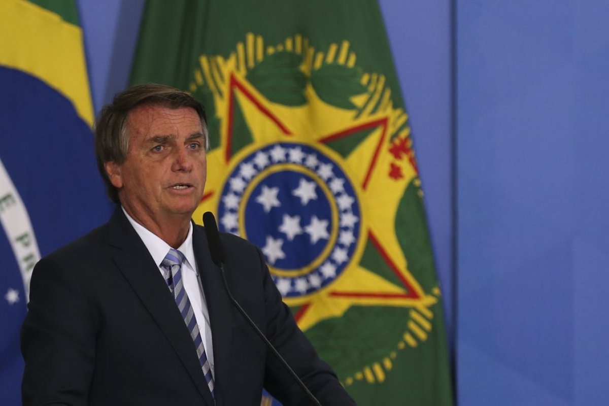 Bolsonaro diz esperar que Petrobras retorne preços de combustíveis da semana passada