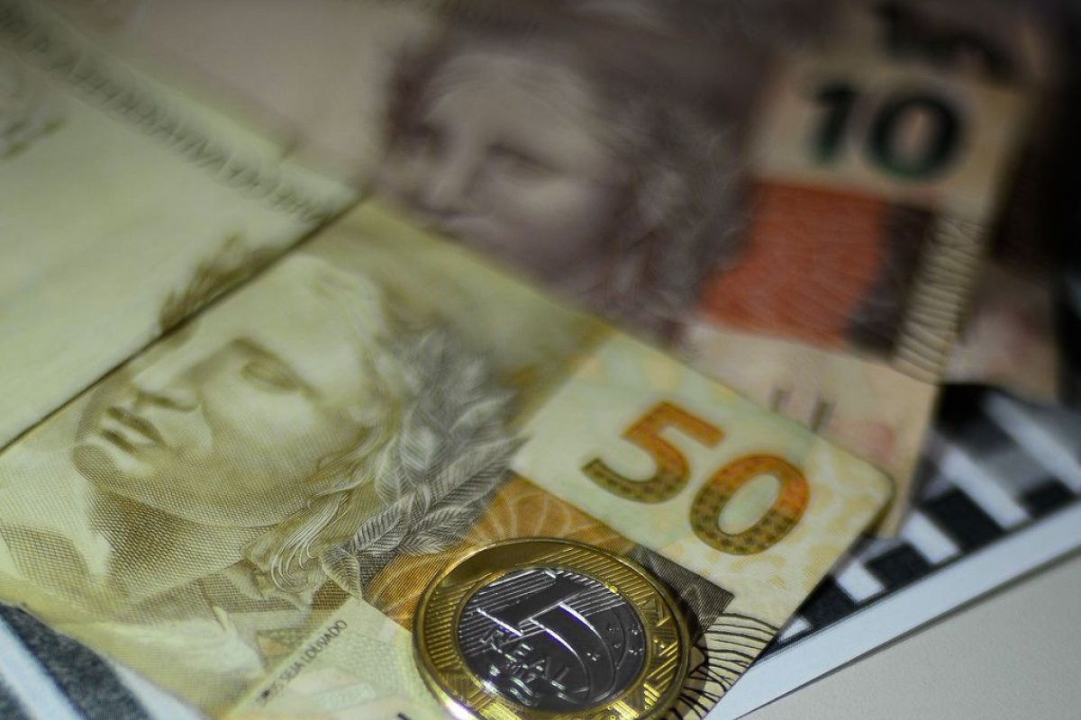 Sob influência da guerra, Copom deve aumentar Selic para 11,75%