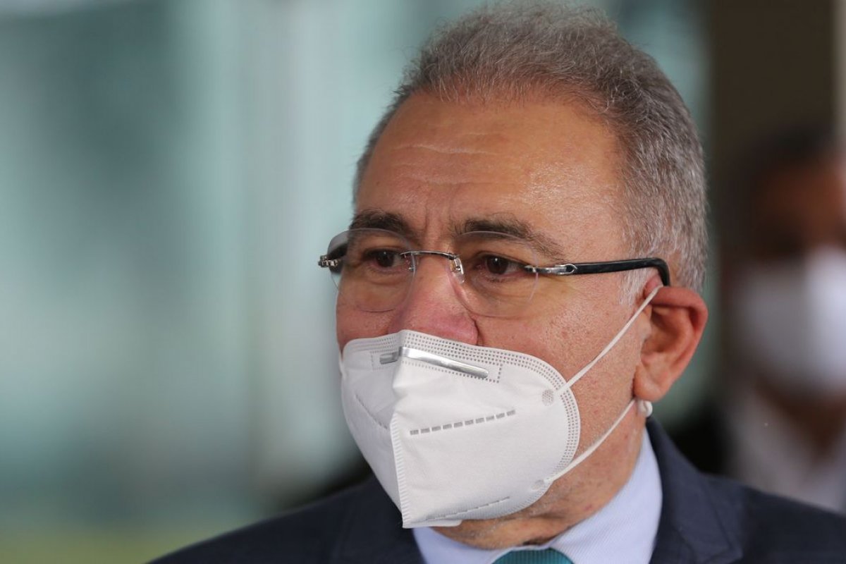 Queiroga volta atrás e diz que supostos casos de Deltacron estão em análise