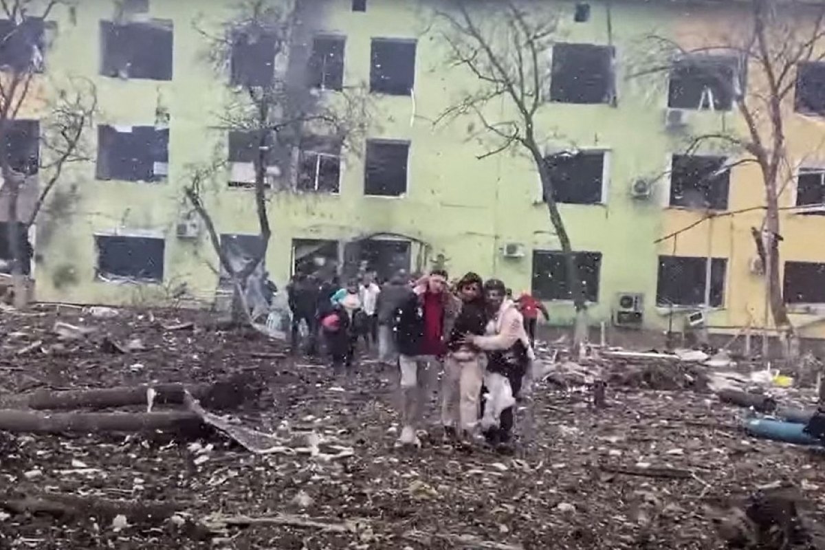 Ataque russo mata civis que fugiam de Mariupol, diz Exército ucraniano