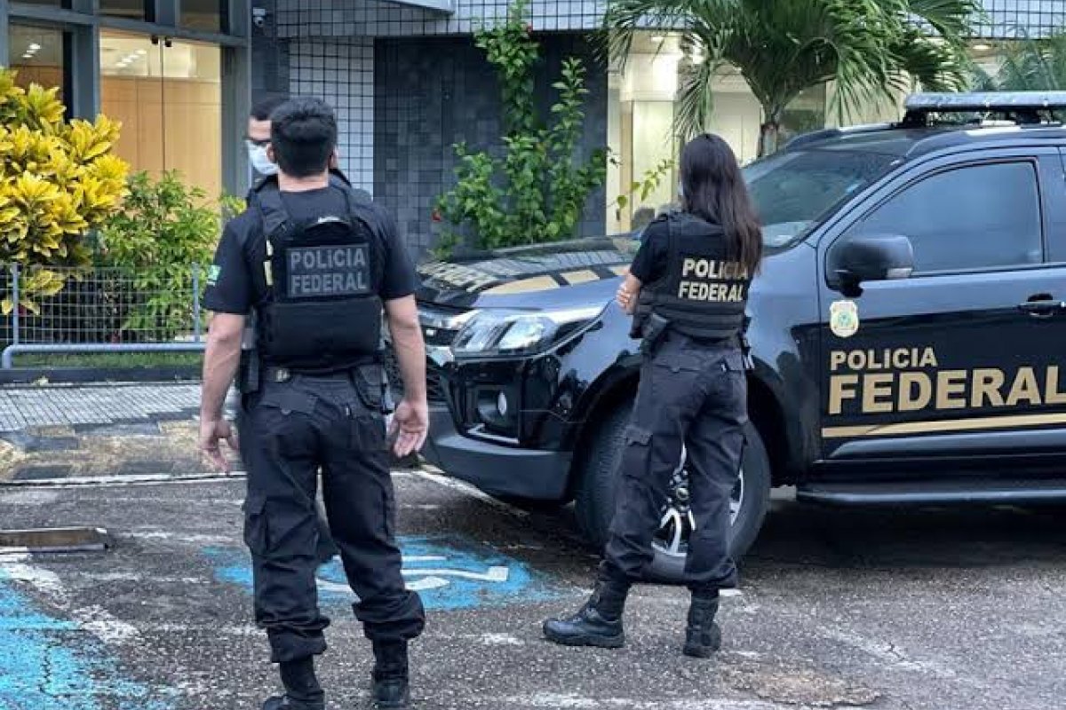 PF muda delegado responsável por investigar Jair Bolsonaro 
