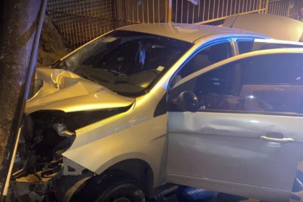 Dupla é presa em flagrante com carro roubado no bairro de Brotas, em Salvador 