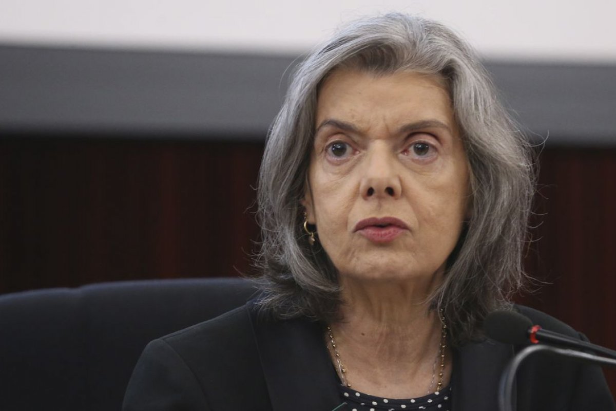 Carmen Lúcia assume análise de proposta sobre propaganda eleitoral