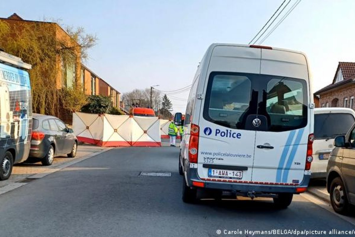 Carro em alta velocidade atinge multidão e seis pessoas morrem na Bélgica