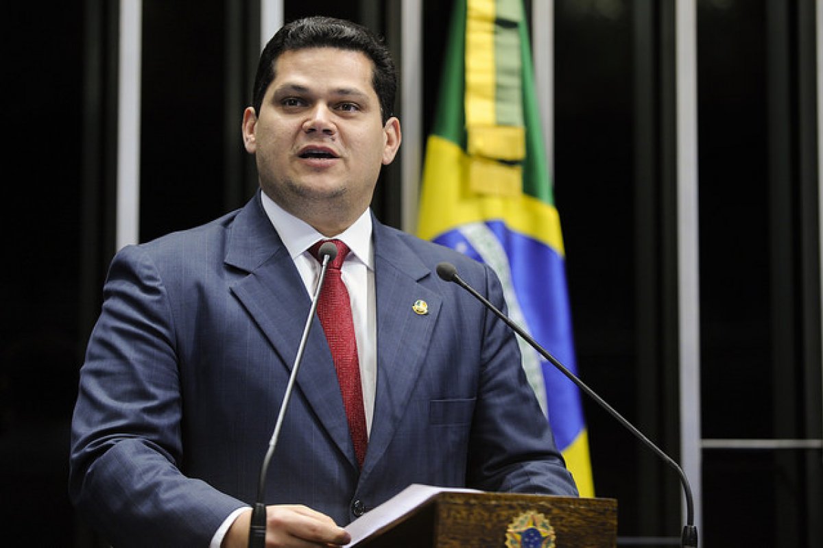 Presidente do senado quer colocar reforma política para discussão