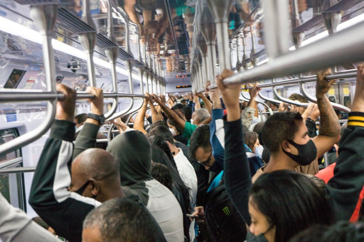 Pesquisa revela que 72% dos entrevistados já presenciaram racismo em transporte