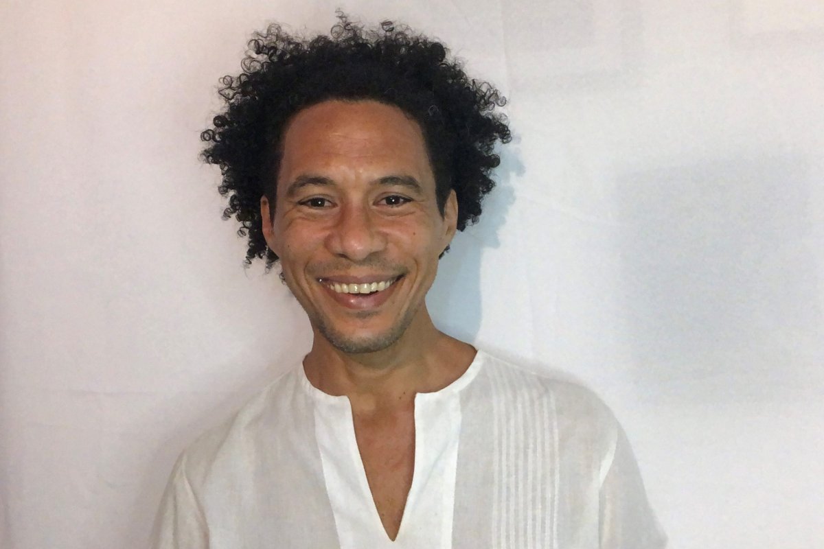 Ator e diretor teatral Fabio Vidal ministra oficina gratuita de atuação e criação  