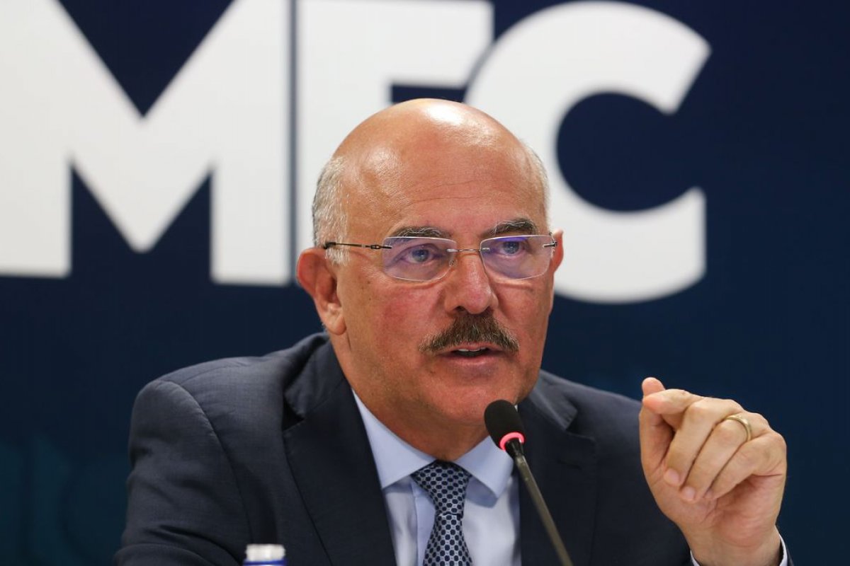 Entidades criticam supostas falas de Milton Ribeiro e cobram transparência do MEC