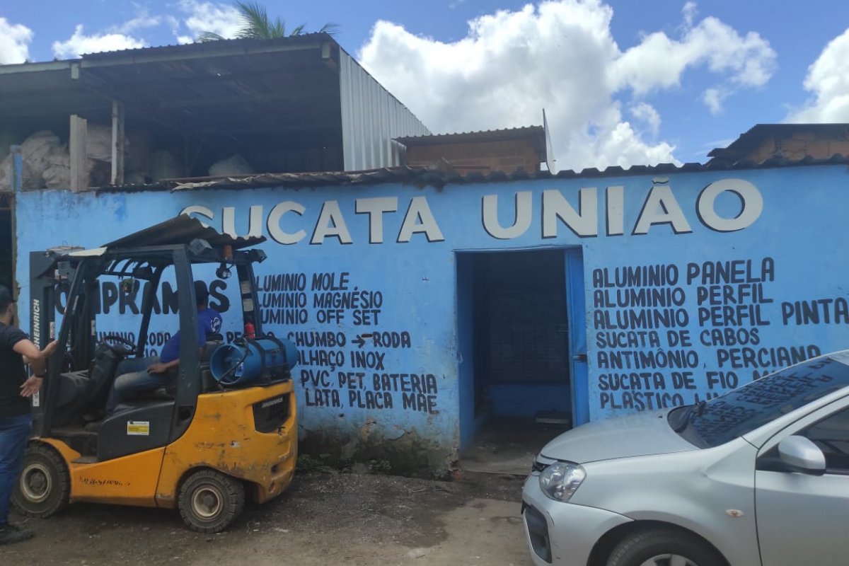 Cinco homens são presos em flagrante após furto de peças de veículos no Pátio do Cia
