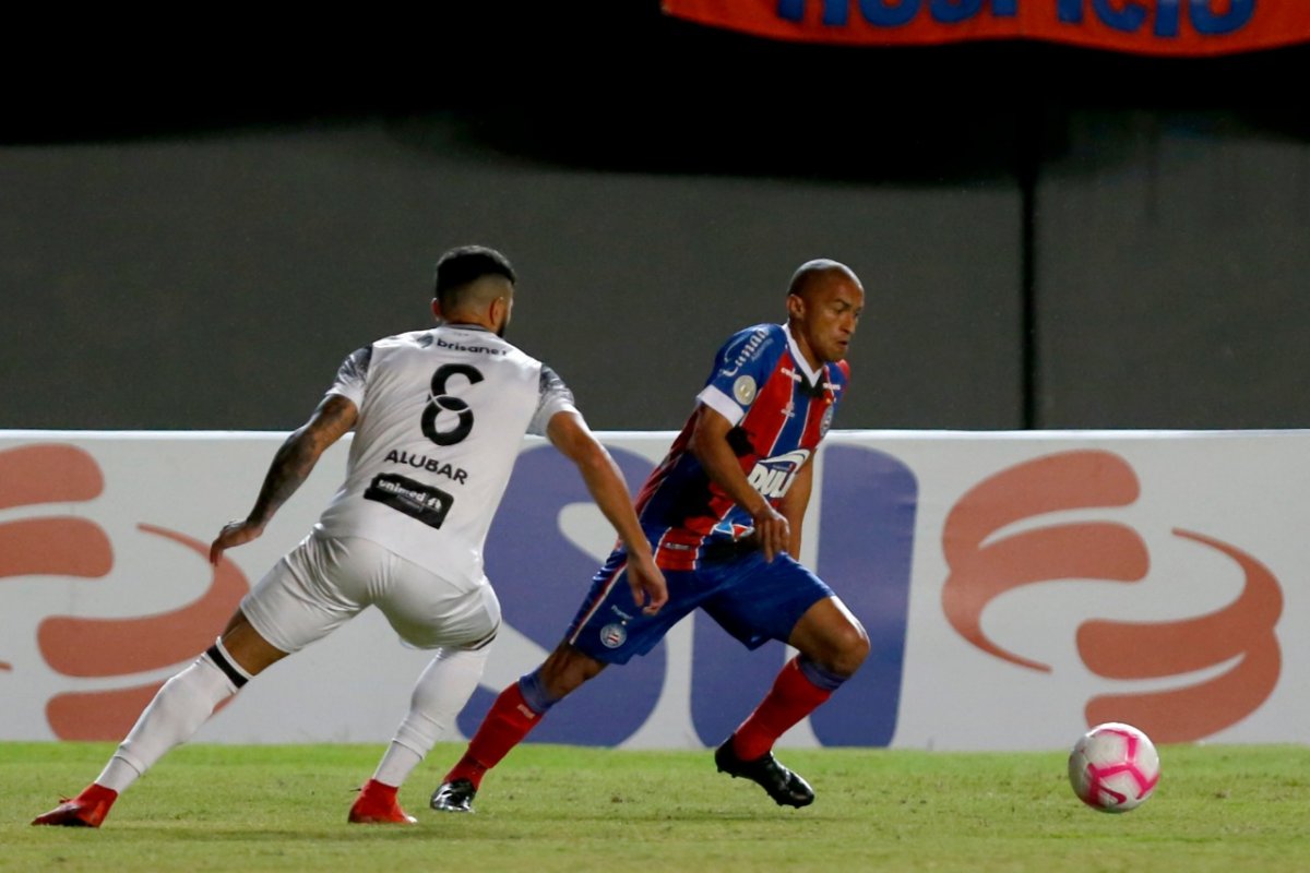 Bahia joga mal, sofre gol no último minuto e perde de virada para o Ceará