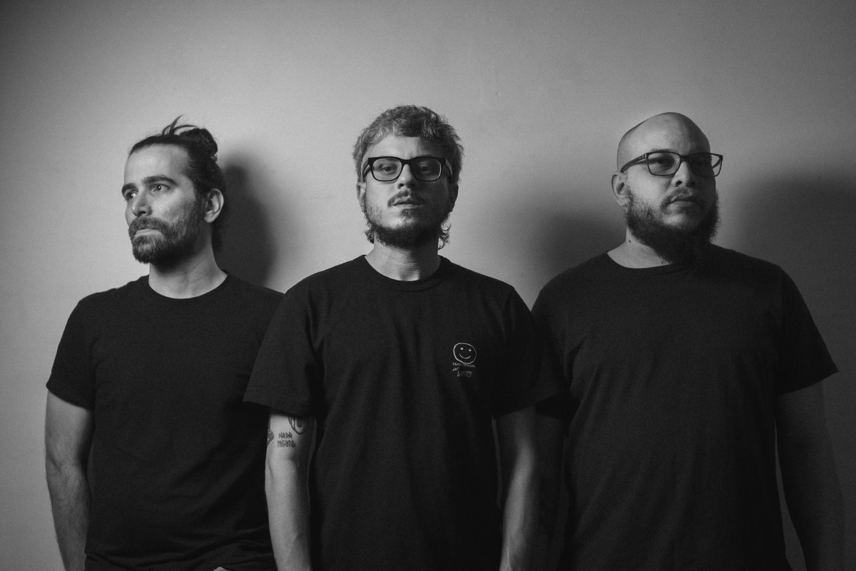 Menores Atos lança videoclipe de "Aquário" na véspera de apresentação do LollaPalooza BR