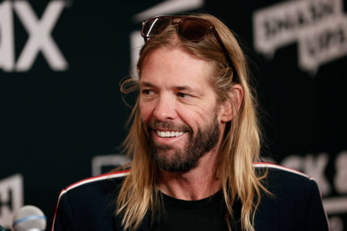 Taylor Hawkins, baterista do Foo Fighters, morre aos 50 anos na Colômbia