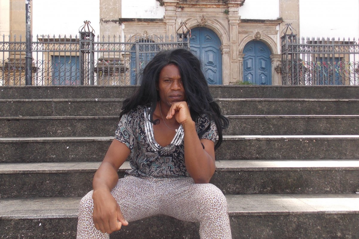 Peça conta a história  da primeira travesti assumida da Bahia  