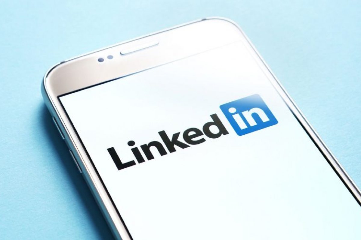 LinkedIn muda de ideia e permite anúncios de vagas para negros e indígenas
