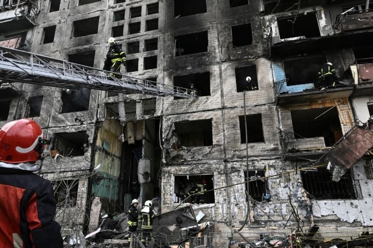 Rússia descumpre promessa e prossegue com bombardeios na região de Kiev
