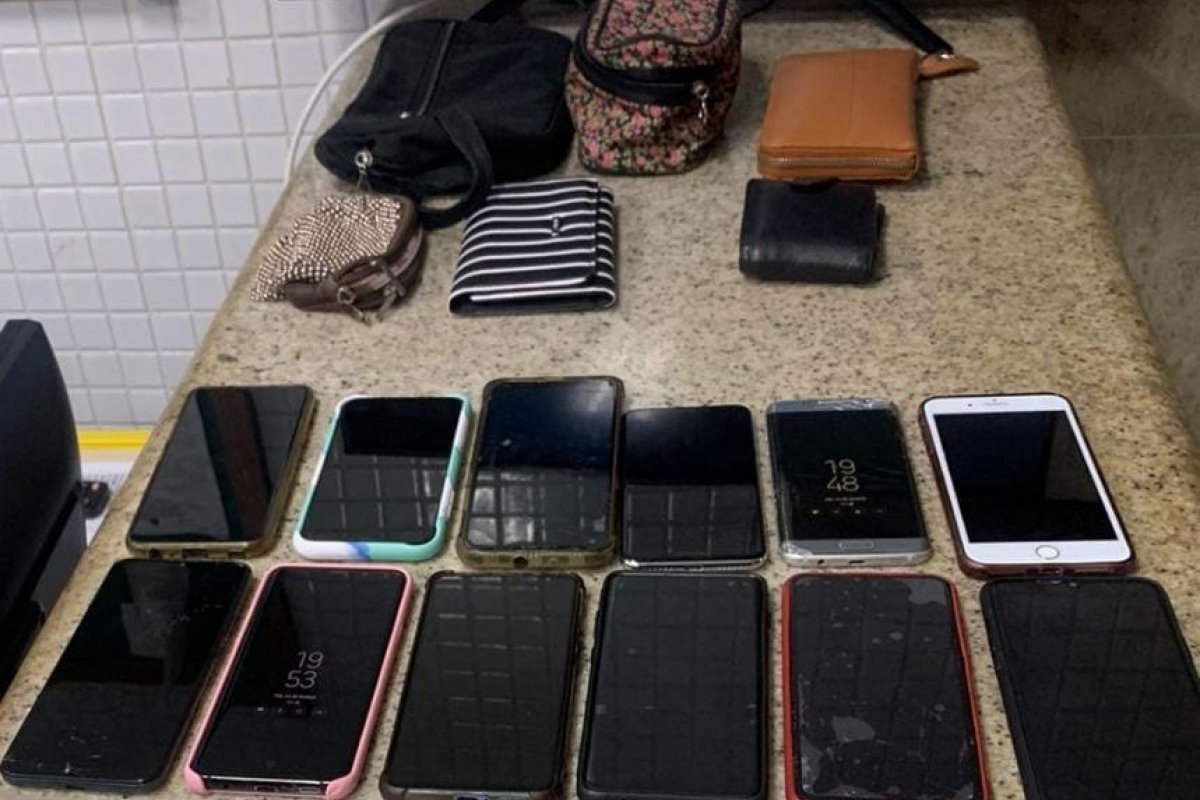 Polícia Militar recupera carro roubado na Boca do Rio, bairro de Salvador