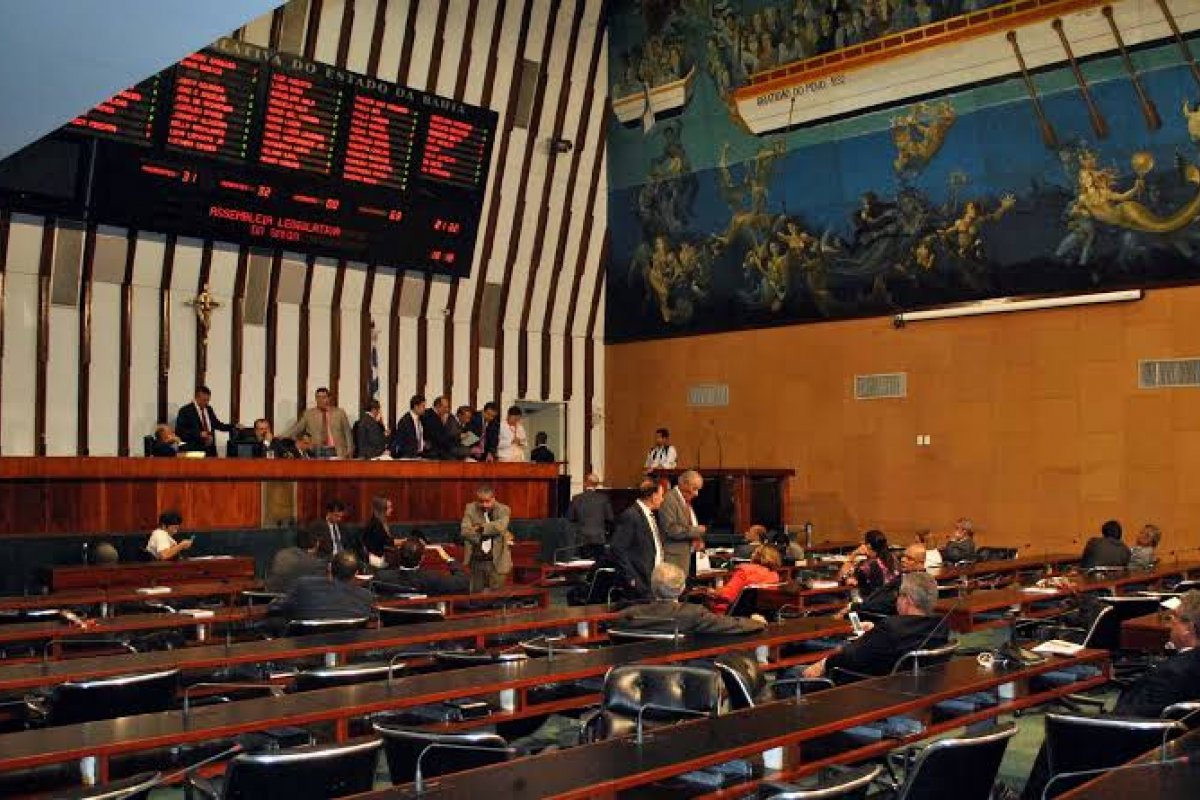Para votar piso dos professores, AL-BA convoca sessão extraordinária