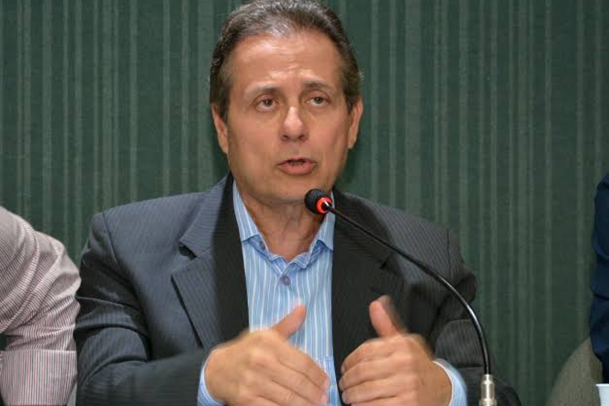 MDB pede cassação de mandato de Trindade após mudança de partido