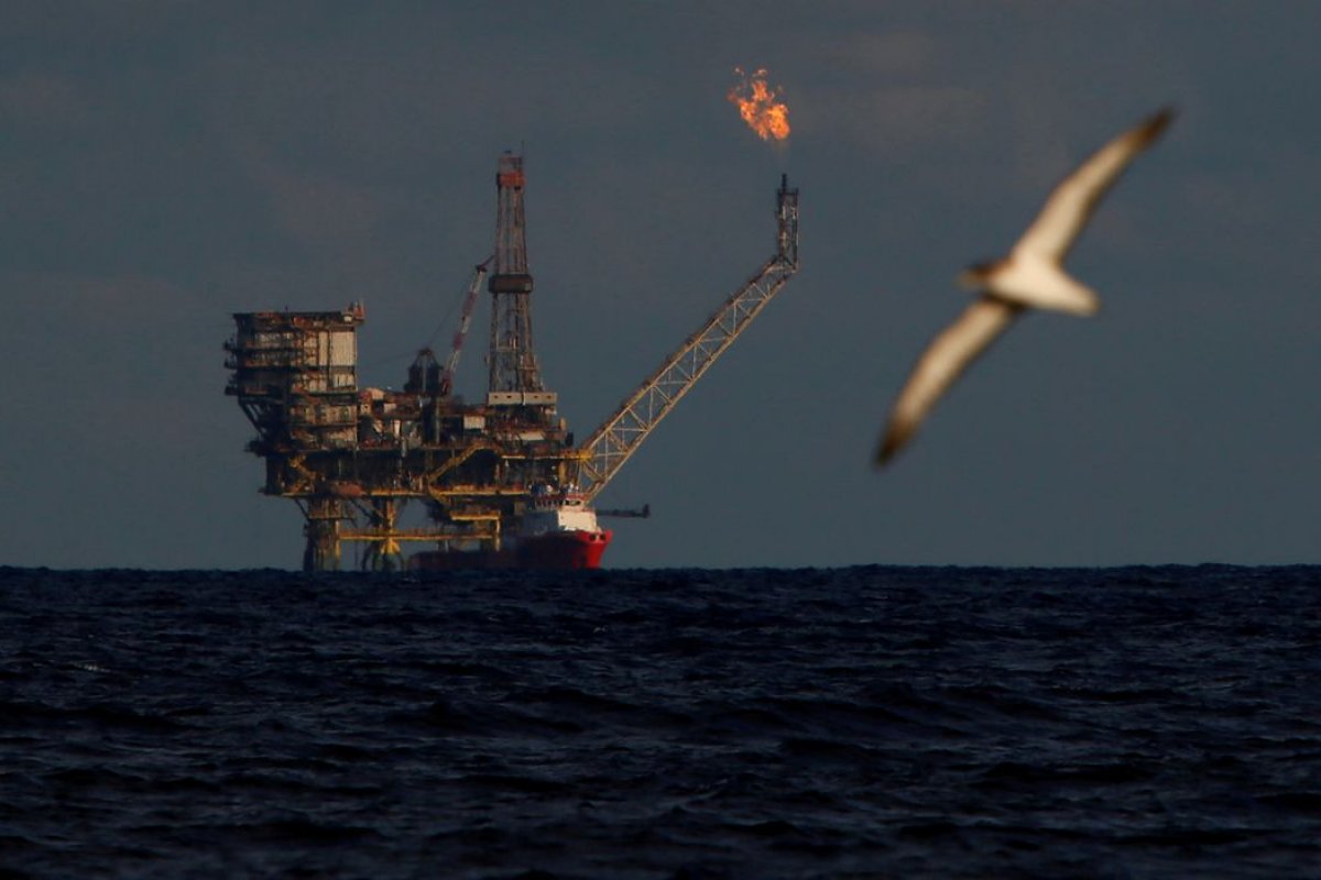 EUA anunciam união com mais de 30 países na liberação de reservas de petróleo