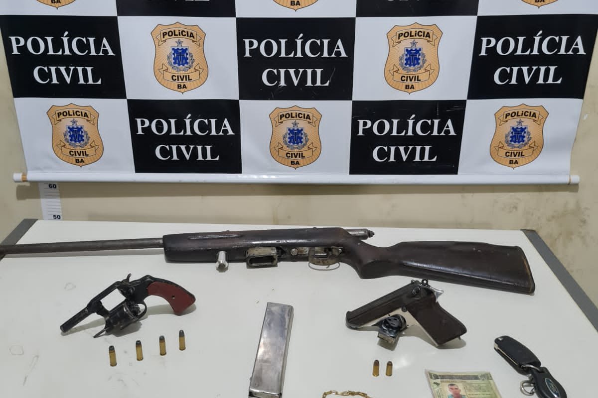 Dois homens são presos em flagrante por porte ilegal de armas na Bahia