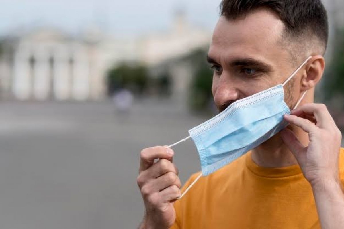 Governo publica decreto que desobriga uso de máscaras em áreas abertas