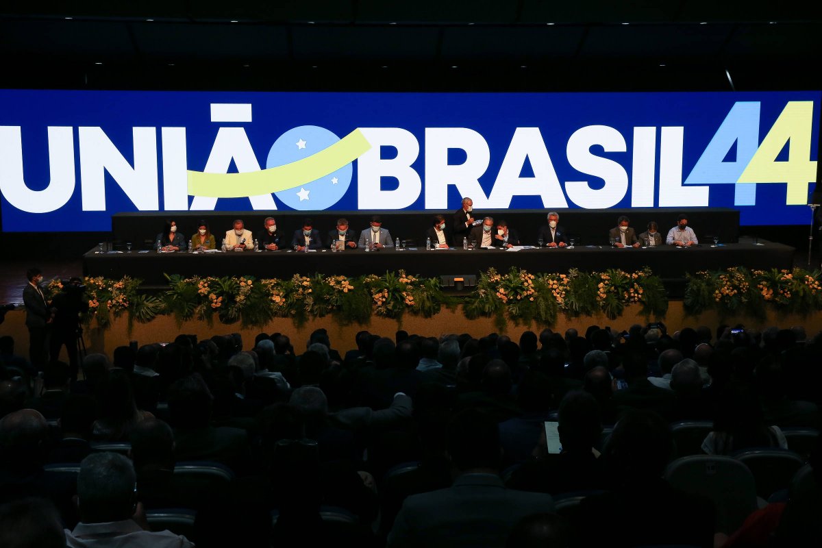 União Brasil, PSB e PTB perderam mais integrantes na Câmara após fim da janela partidária
