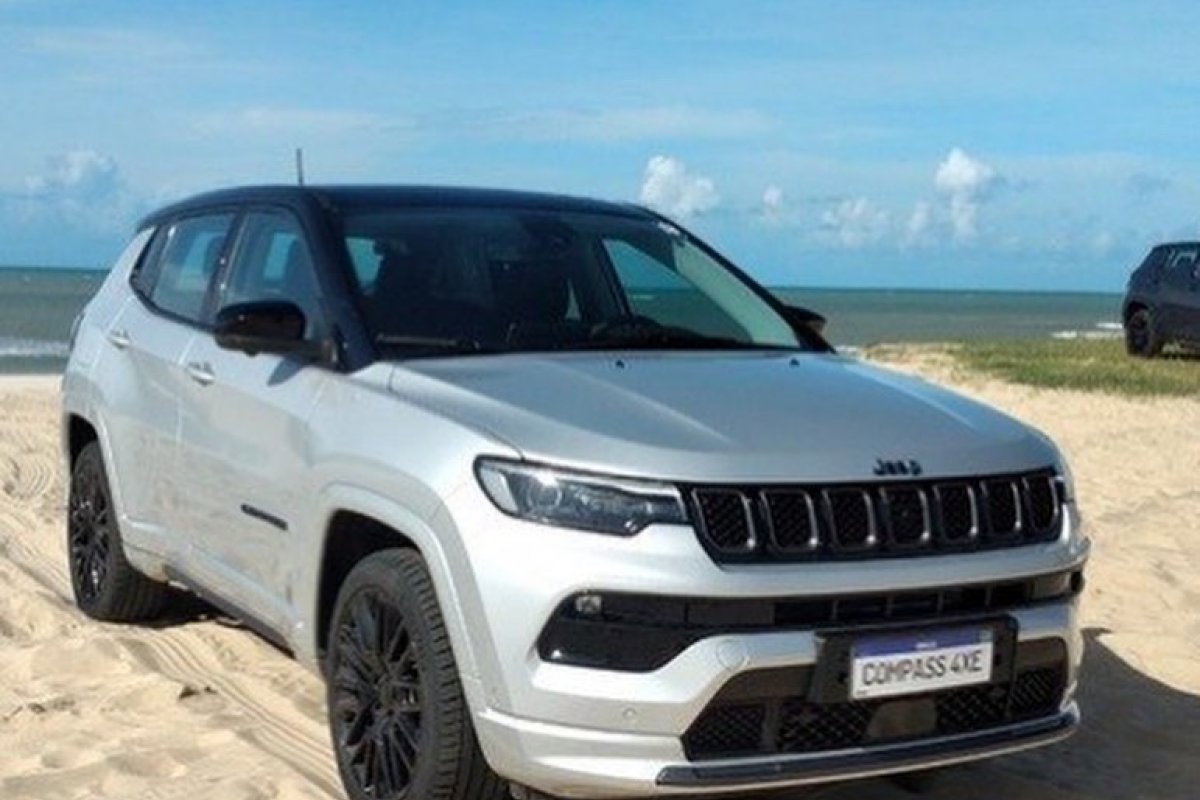 Compass híbrido 4Xe chega ao país por R$ 350 mil 