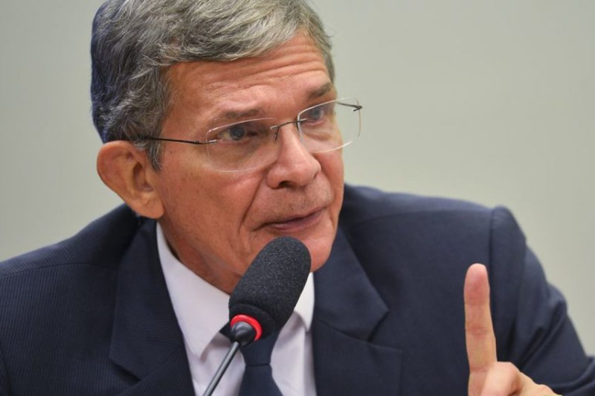 Silva e Luna só deixará Petrobras após solução definitiva