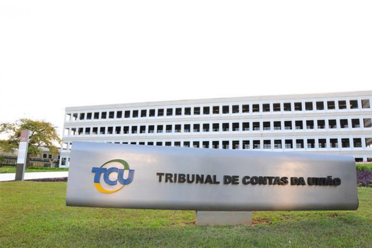 TCU suspende compra de ônibus escolares por suspeita de sobrepreço no edital